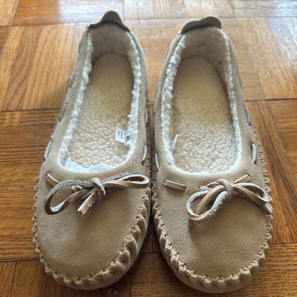 L.L. Bean Tan Suede Sherpa Lined Hearthside Cozy Moccasin Slippers